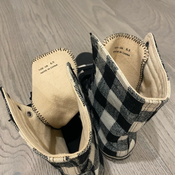 Cool plaid hightops - Picture 4 of 5